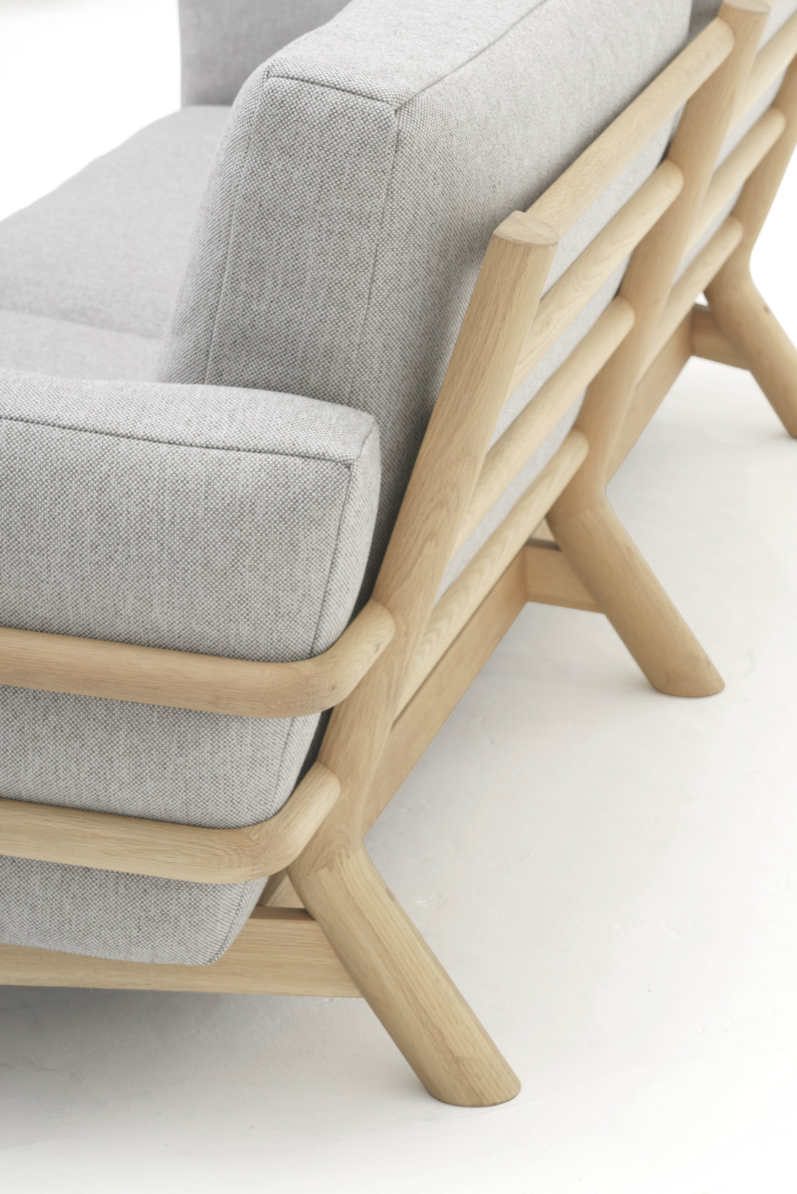 Karimoku New Standard Castor Sofa 2-Seater โซฟา 2 ที่นั่งโครงไม้โอ๊คญี่ปุ่น ดีไซน์มินิมอลโดย BIG-GAME