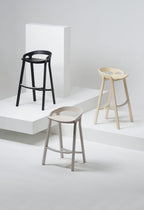 Mattiazzi MC1 SHE SAID Counter และ Bar Stool สตูลไม้ ash ออกแบบโดย Nitzan Cohen พร้อม backrest โค้งต่อเนื่องและรายละเอียดงานไม้ร่วมสมัย
