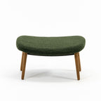 Case Furniture Ella Ottoman สตูลพักเท้าทรงโมเดิร์น หุ้มผ้า Bouclé เนื้อนุ่ม พร้อมฐานให้เลือก 4 แบบ ทั้งเหล็กดำ สเตนเลส ไม้โอ๊ค และไม้วัลนัต ออกแบบโดย Matthew Hilton ใช้คู่กับ Ella Lounge Chair