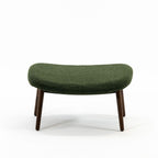 Case Furniture Ella Ottoman สตูลพักเท้าทรงโมเดิร์น หุ้มผ้า Bouclé เนื้อนุ่ม พร้อมฐานให้เลือก 4 แบบ ทั้งเหล็กดำ สเตนเลส ไม้โอ๊ค และไม้วัลนัต ออกแบบโดย Matthew Hilton ใช้คู่กับ Ella Lounge Chair