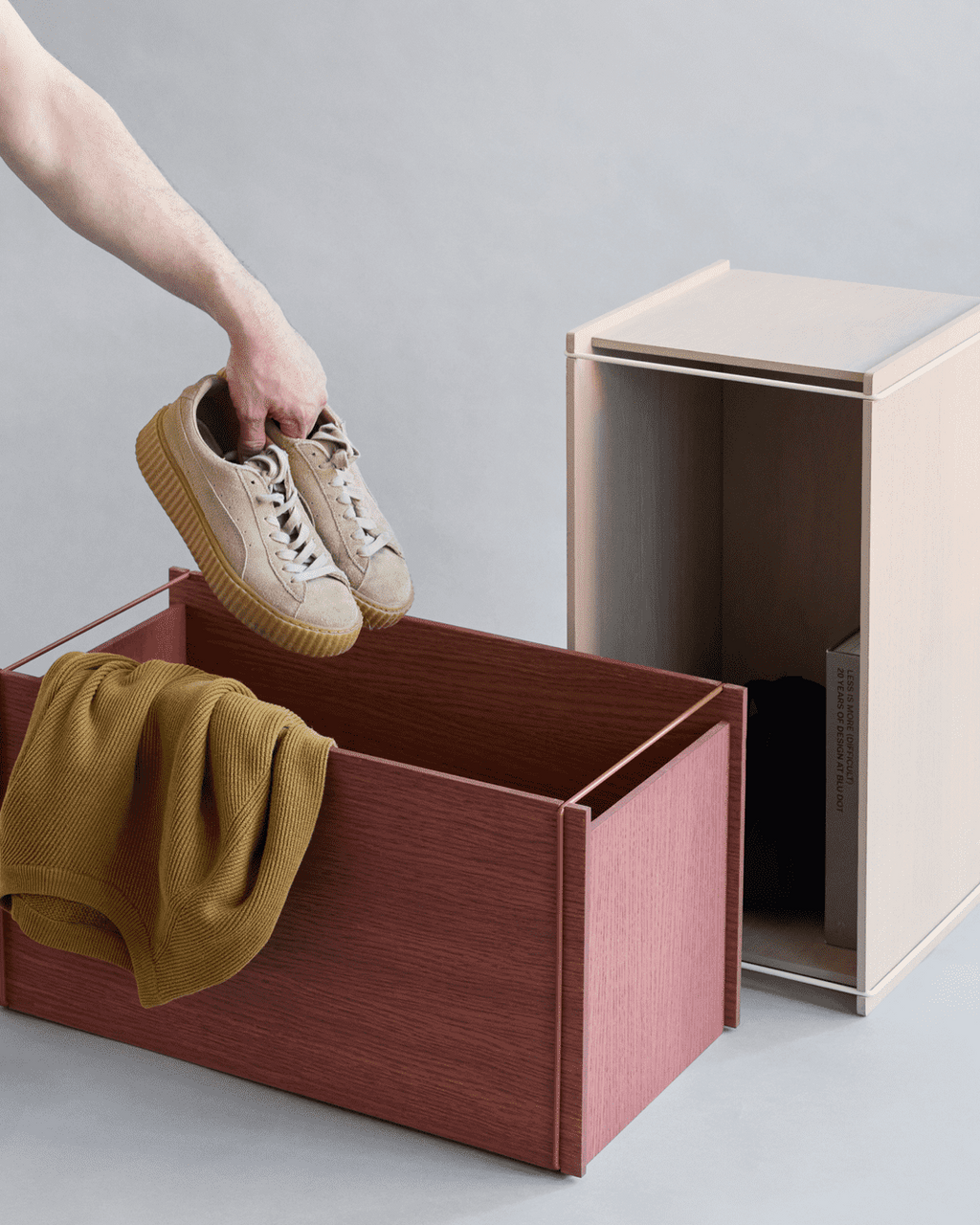 MOEBE Storage Box กล่องเก็บของไม้โอ๊กแบบมินิมัล วางได้ทั้งแนวนอนและแนวตั้ง ใช้เป็นกล่องเก็บของหรือโต๊ะข้าง โต๊ะหัวเตียง จำหน่ายโดย Old Pine Trees