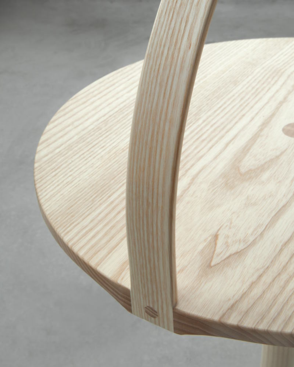 Nikari February Side Table โต๊ะ ash พร้อมฐาน granite และหูจับ ออกแบบโดย Thomas Sandell