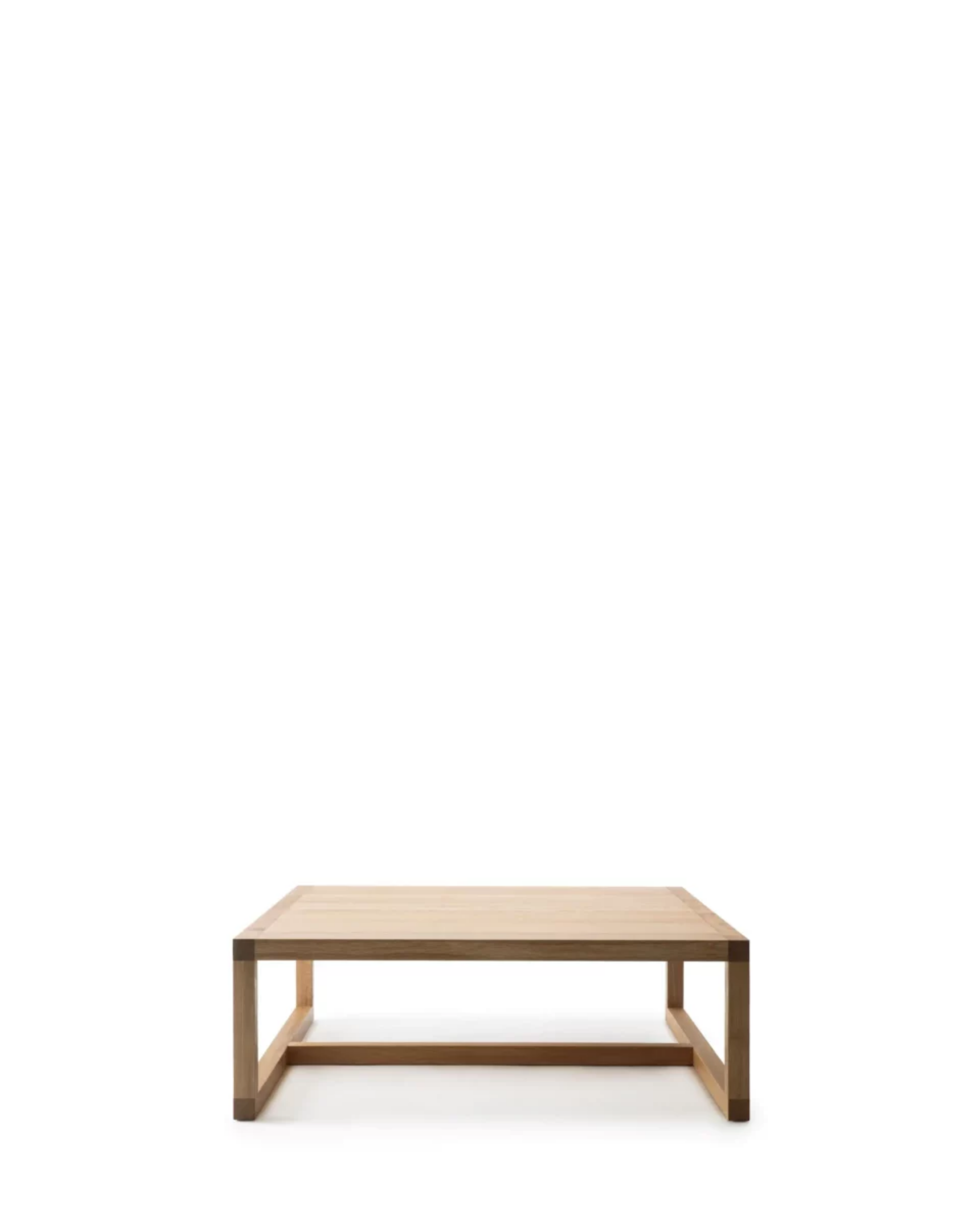 Nikari Frame Low Coffee Table โต๊ะเตี้ย ash หรือ oak มีให้เลือกแบบไม่มีชั้นวาง ชั้นวางครึ่งหนึ่ง หรือชั้นวางเต็ม ออกแบบโดย John Pawson