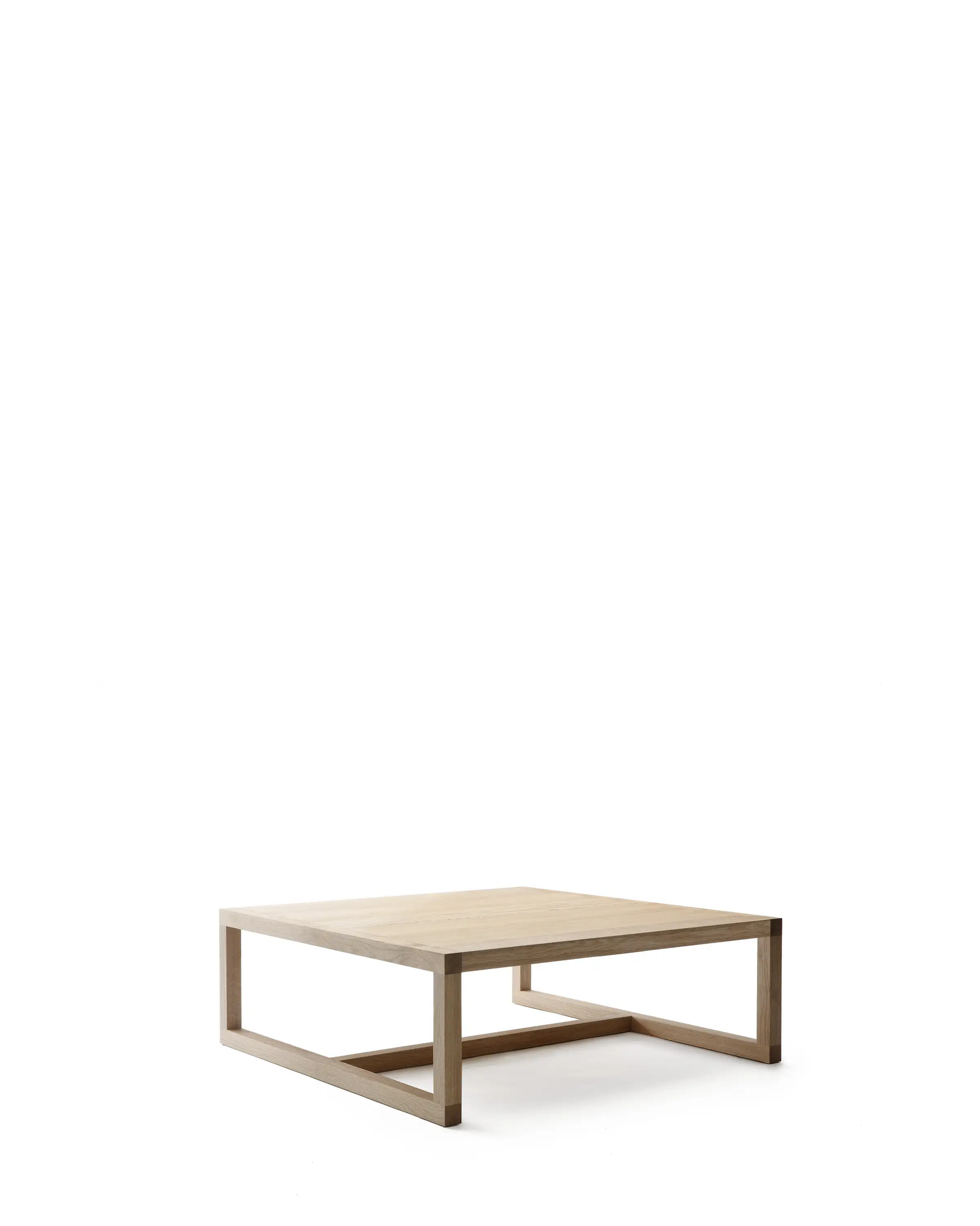 Nikari Frame Low Coffee Table โต๊ะเตี้ย ash หรือ oak มีให้เลือกแบบไม่มีชั้นวาง ชั้นวางครึ่งหนึ่ง หรือชั้นวางเต็ม ออกแบบโดย John Pawson