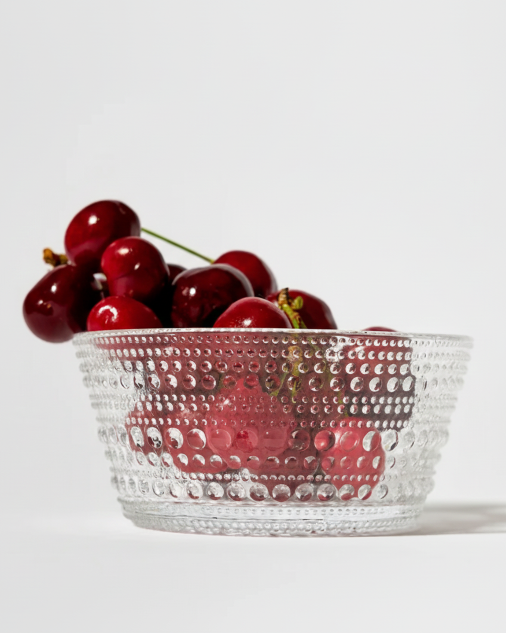ชามแก้ว Kastehelmi จาก Iittala ลวดลายหยดน้ำ ดีไซน์โดย Oiva Toikka