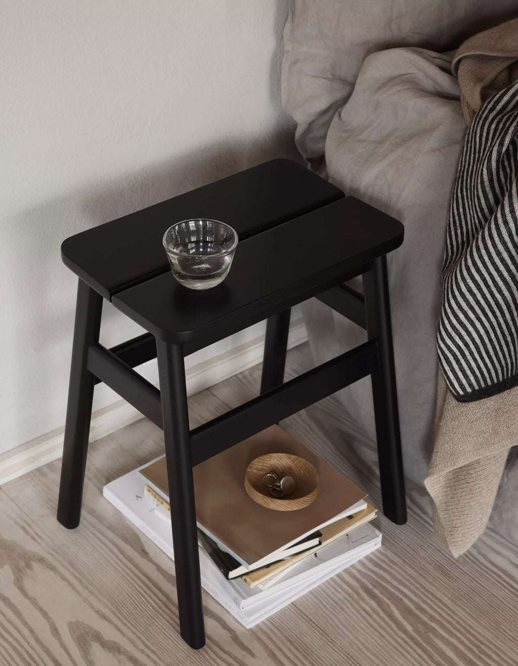 Angle Stool 45 สตูลไม้ดีไซน์มินิมอลที่นั่งเอียงเล็กน้อยเพื่อความสบาย ออกแบบโดย Jonas Herman