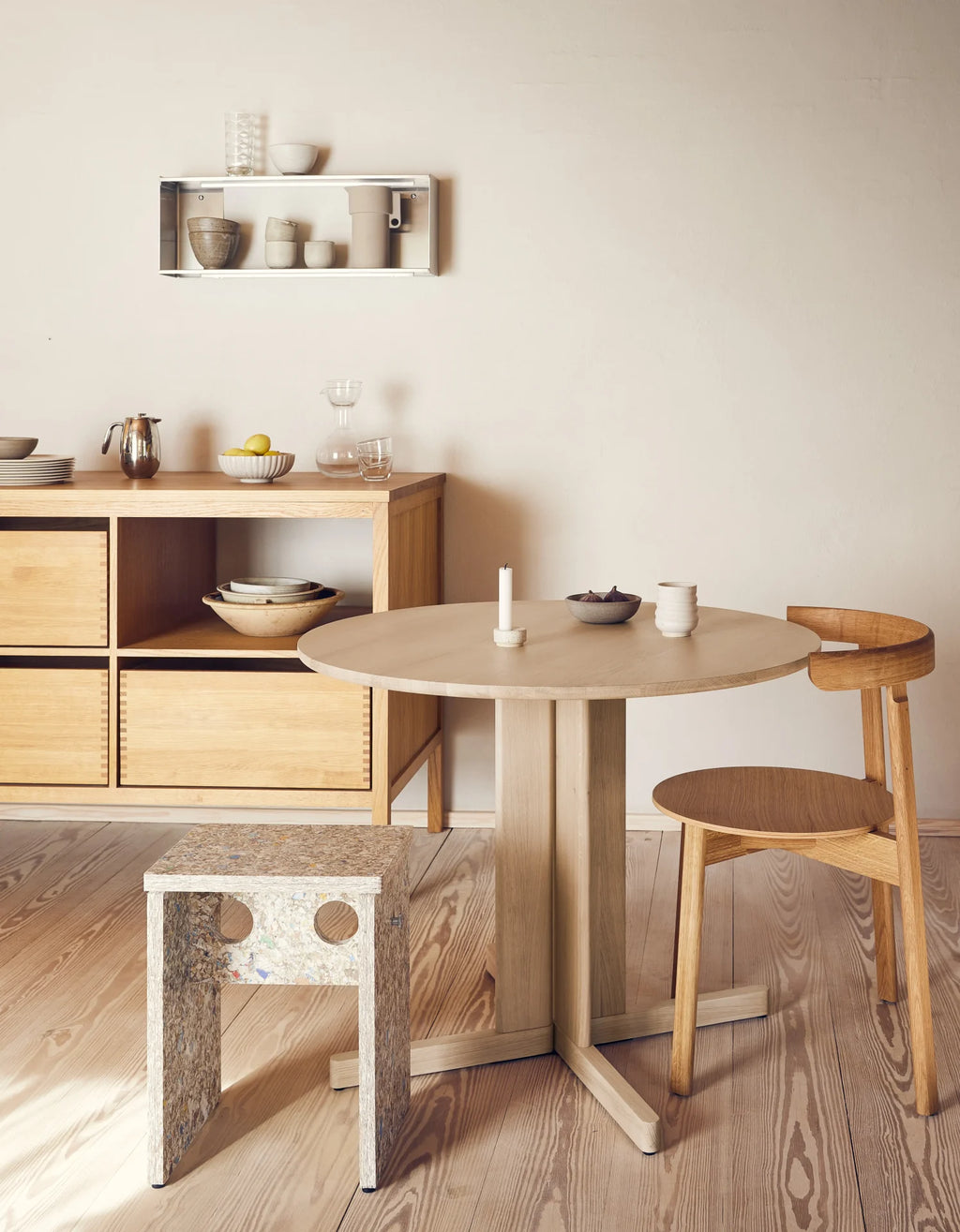 Trefoil Round Table Ø90