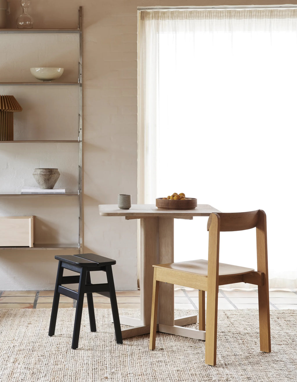 Angle Stool 45 สตูลไม้ดีไซน์มินิมอลที่นั่งเอียงเล็กน้อยเพื่อความสบาย ออกแบบโดย Jonas Herman