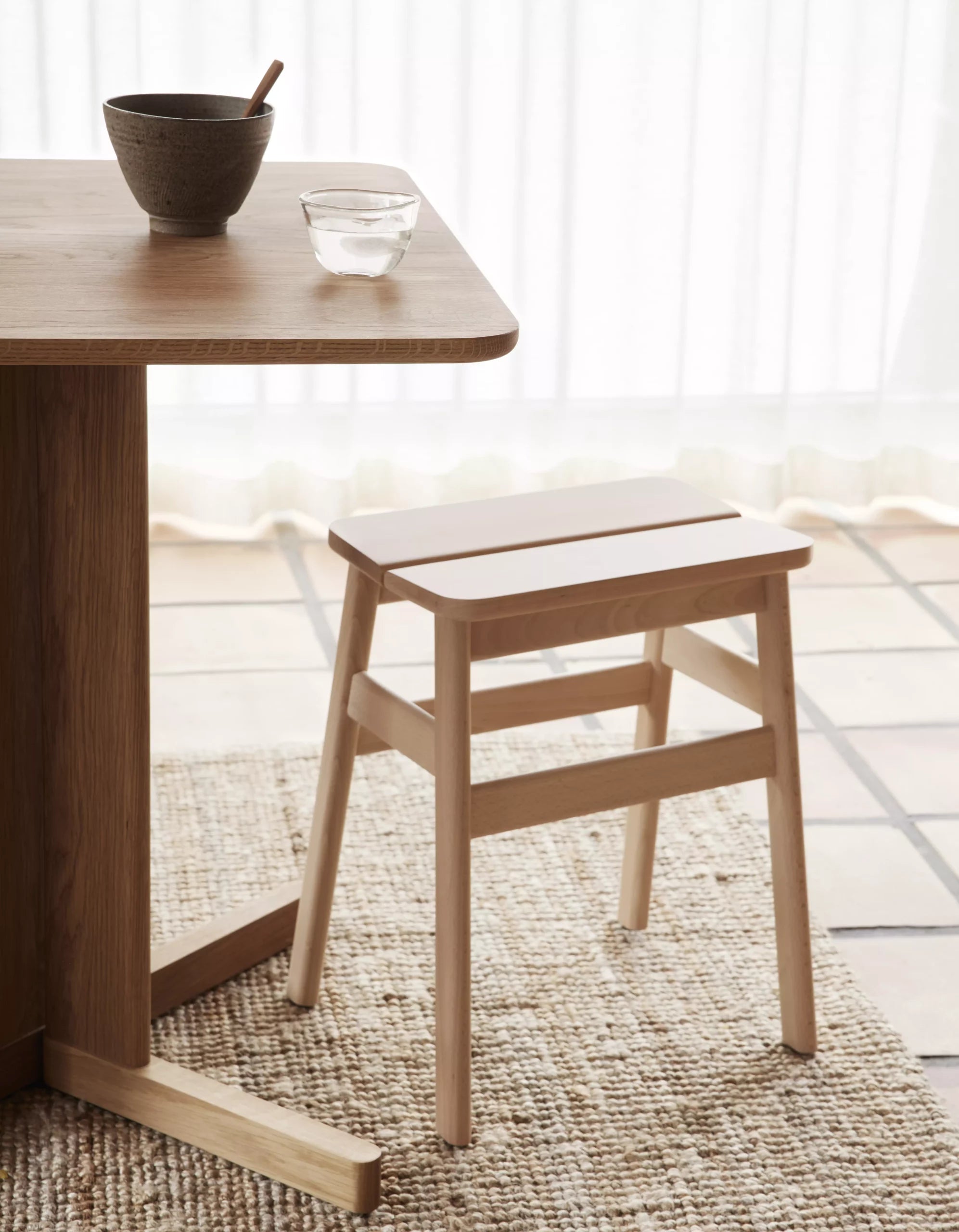 Angle Stool 45 สตูลไม้ดีไซน์มินิมอลที่นั่งเอียงเล็กน้อยเพื่อความสบาย ออกแบบโดย Jonas Herman