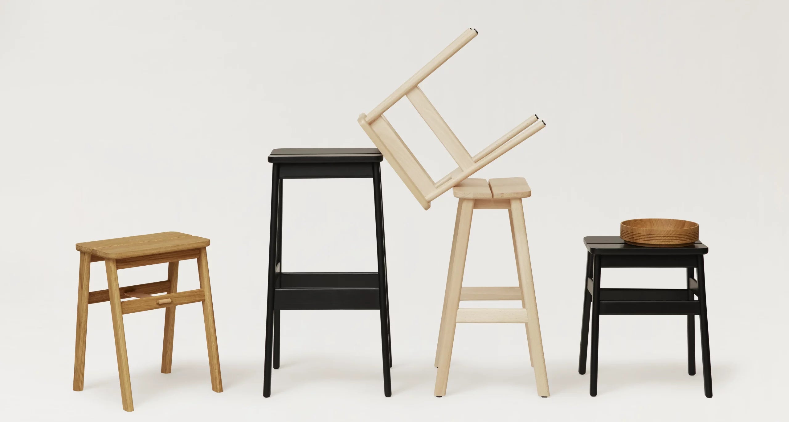 Angle Stool 45 สตูลไม้ดีไซน์มินิมอลที่นั่งเอียงเล็กน้อยเพื่อความสบาย ออกแบบโดย Jonas Herman