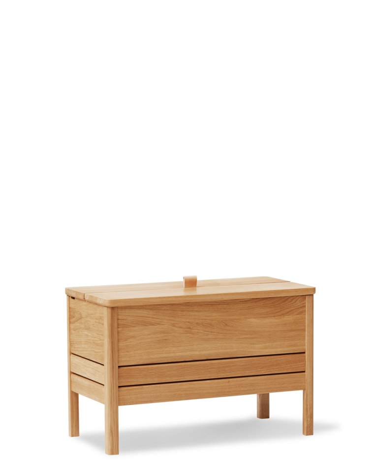 ม้านั่งเก็บของไม้โอ๊ค Form & Refine รุ่น A Line Storage Bench 68 พร้อมฝาเปิดหูจับหนัง ขาเฉือนองศาให้ลุคโปร่ง มีทั้ง Oak และ White Oak