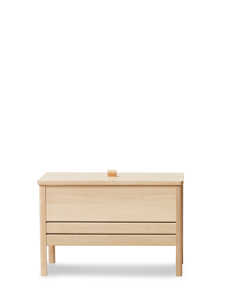 ม้านั่งเก็บของไม้โอ๊ค Form & Refine รุ่น A Line Storage Bench 68 พร้อมฝาเปิดหูจับหนัง ขาเฉือนองศาให้ลุคโปร่ง มีทั้ง Oak และ White Oak