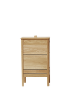 กล่องผ้าไม้โอ๊ค Form & Refine รุ่น A Line Laundry Box ทรงสูง มีร่องระบายอากาศสองเส้น ฝาเปิดด้วยหูจับหนัง ดีไซน์โปร่งและแข็งแรง มีทั้งสี Oak และ White Oak