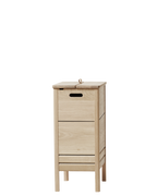 กล่องผ้าไม้โอ๊ค Form & Refine รุ่น A Line Laundry Box ทรงสูง มีร่องระบายอากาศสองเส้น ฝาเปิดด้วยหูจับหนัง ดีไซน์โปร่งและแข็งแรง มีทั้งสี Oak และ White Oak