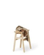 Form & Refine Angle Stool 45 สตูล์ไม้ทรงมินิมอล ที่โดดเด่นด้วยเบาะไม้หักมุม 5 องศาเพื่อความสบาย มีให้เลือก 3 รุ่น: ไม้โอ๊คเคลือบน้ำมัน ไม้บีชผิวด้าน และไม้บีชย้อมดำเคลือบเงา