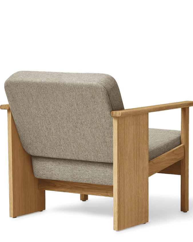 เก้าอี้ Block Lounge Chair จาก Form & Refine โครงไม้โอ๊คเต็มชิ้น เบาะบุผ้า Hallingdal 65 งานเย็บโชว์ตะเข็บ ดีไซน์กะทัดรัดแต่นั่งสบาย เหมาะกับพื้นที่เล็กและห้องนั่งเล่น