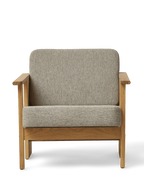 เก้าอี้ Block Lounge Chair จาก Form & Refine โครงไม้โอ๊คเต็มชิ้น เบาะบุผ้า Hallingdal 65 งานเย็บโชว์ตะเข็บ ดีไซน์กะทัดรัดแต่นั่งสบาย เหมาะกับพื้นที่เล็กและห้องนั่งเล่น