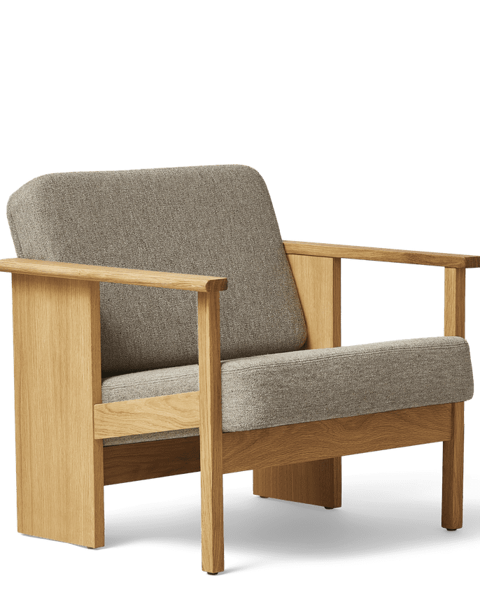 เก้าอี้ Block Lounge Chair จาก Form & Refine โครงไม้โอ๊คเต็มชิ้น เบาะบุผ้า Hallingdal 65 งานเย็บโชว์ตะเข็บ ดีไซน์กะทัดรัดแต่นั่งสบาย เหมาะกับพื้นที่เล็กและห้องนั่งเล่น