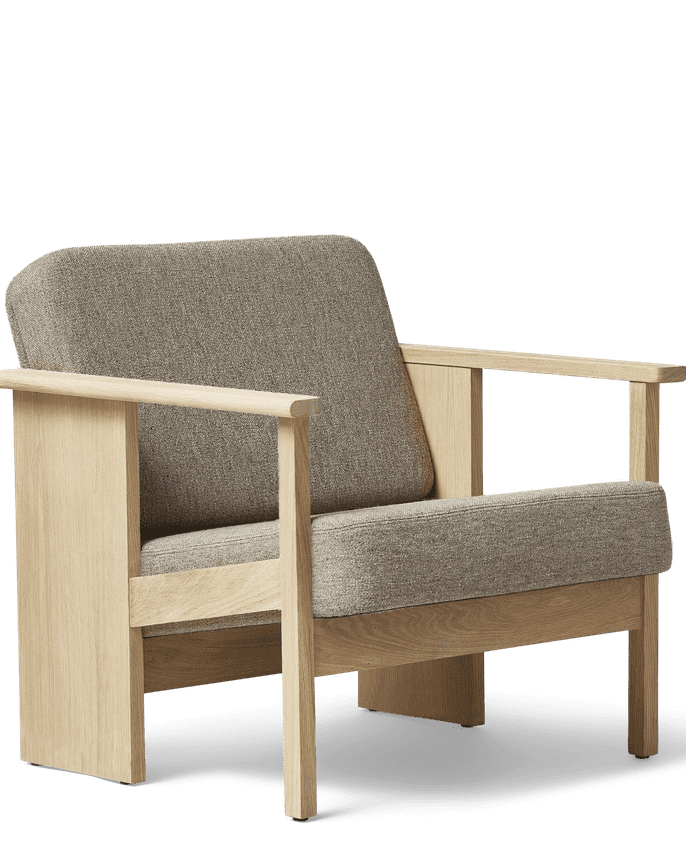 เก้าอี้ Block Lounge Chair จาก Form & Refine โครงไม้โอ๊คเต็มชิ้น เบาะบุผ้า Hallingdal 65 งานเย็บโชว์ตะเข็บ ดีไซน์กะทัดรัดแต่นั่งสบาย เหมาะกับพื้นที่เล็กและห้องนั่งเล่น