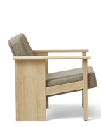 เก้าอี้ Block Lounge Chair จาก Form & Refine โครงไม้โอ๊คเต็มชิ้น เบาะบุผ้า Hallingdal 65 งานเย็บโชว์ตะเข็บ ดีไซน์กะทัดรัดแต่นั่งสบาย เหมาะกับพื้นที่เล็กและห้องนั่งเล่น