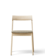 Form & Refine Blueprint Chair เก้าอี้ไม้โอ๊คพนักพิงชิ้นเดียว เบาะโค้งตามสรีระ ดีไซน์เรียบคม ซ้อนเก็บได้ มีทั้งรุ่นไม้และรุ่นหุ้มผ้า Hallingdal