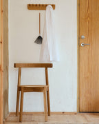 Form & Refine Lunar Chair เก้าอี้ไม้โอ๊คพนักพิงโค้งชิ้นเดียว โครง X-shape เบานั่งสบาย มีทั้งรุ่นไม้และรุ่นหุ้มผ้า Hallingdal ดีไซน์นอร์ดิกร่วมสมัย