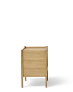 โต๊ะข้าง Form & Refine Journal Side Table ไม้โอ๊คยุโรป ขาโต๊ะคมชัด ท็อปขอบโค้ง มีช่องเก็บแมกกาซีน ใช้ได้ทั้งข้างเตียงและโซฟา