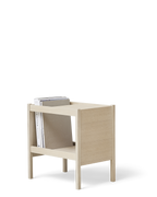 โต๊ะข้าง Form & Refine Journal Side Table ไม้โอ๊คยุโรป ขาโต๊ะคมชัด ท็อปขอบโค้ง มีช่องเก็บแมกกาซีน ใช้ได้ทั้งข้างเตียงและโซฟา