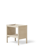 โต๊ะข้าง Form & Refine Journal Side Table ไม้โอ๊คยุโรป ขาโต๊ะคมชัด ท็อปขอบโค้ง มีช่องเก็บแมกกาซีน ใช้ได้ทั้งข้างเตียงและโซฟา