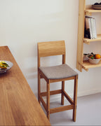 Form & Refine Sonder Bar Chair 65 เก้าอี้บาร์ไม้โอ๊คพนักพิงโค้ง ดีไซน์สแกนดิเนเวียน มีทั้งรุ่นที่นั่งไม้และรุ่นหุ้มผ้า Hallingdal