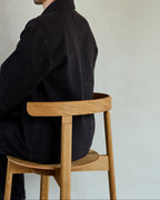 Form & Refine Lunar Chair เก้าอี้ไม้โอ๊คพนักพิงโค้งชิ้นเดียว โครง X-shape เบานั่งสบาย มีทั้งรุ่นไม้และรุ่นหุ้มผ้า Hallingdal ดีไซน์นอร์ดิกร่วมสมัย