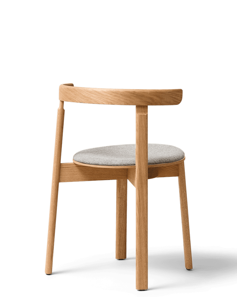 Form & Refine Lunar Chair เก้าอี้ไม้โอ๊คพนักพิงโค้งชิ้นเดียว โครง X-shape เบานั่งสบาย มีทั้งรุ่นไม้และรุ่นหุ้มผ้า Hallingdal ดีไซน์นอร์ดิกร่วมสมัย