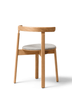 Form & Refine Lunar Chair เก้าอี้ไม้โอ๊คพนักพิงโค้งชิ้นเดียว โครง X-shape เบานั่งสบาย มีทั้งรุ่นไม้และรุ่นหุ้มผ้า Hallingdal ดีไซน์นอร์ดิกร่วมสมัย