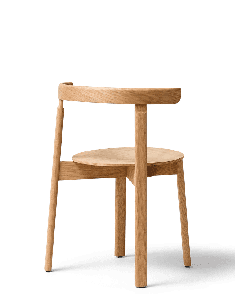 Form & Refine Lunar Chair เก้าอี้ไม้โอ๊คพนักพิงโค้งชิ้นเดียว โครง X-shape เบานั่งสบาย มีทั้งรุ่นไม้และรุ่นหุ้มผ้า Hallingdal ดีไซน์นอร์ดิกร่วมสมัย