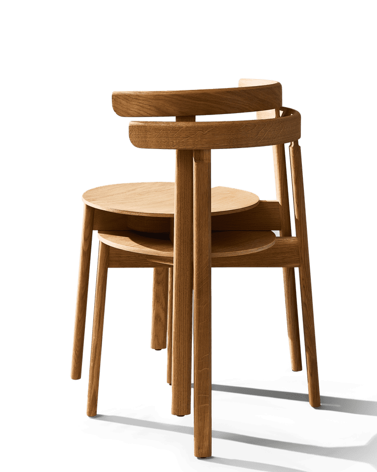 Form & Refine Lunar Chair เก้าอี้ไม้โอ๊คพนักพิงโค้งชิ้นเดียว โครง X-shape เบานั่งสบาย มีทั้งรุ่นไม้และรุ่นหุ้มผ้า Hallingdal ดีไซน์นอร์ดิกร่วมสมัย