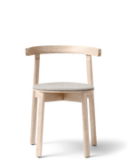 Form & Refine Lunar Chair เก้าอี้ไม้โอ๊คพนักพิงโค้งชิ้นเดียว โครง X-shape เบานั่งสบาย มีทั้งรุ่นไม้และรุ่นหุ้มผ้า Hallingdal ดีไซน์นอร์ดิกร่วมสมัย