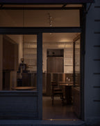 Form & Refine Lunar Chair เก้าอี้ไม้โอ๊คพนักพิงโค้งชิ้นเดียว โครง X-shape เบานั่งสบาย มีทั้งรุ่นไม้และรุ่นหุ้มผ้า Hallingdal ดีไซน์นอร์ดิกร่วมสมัย