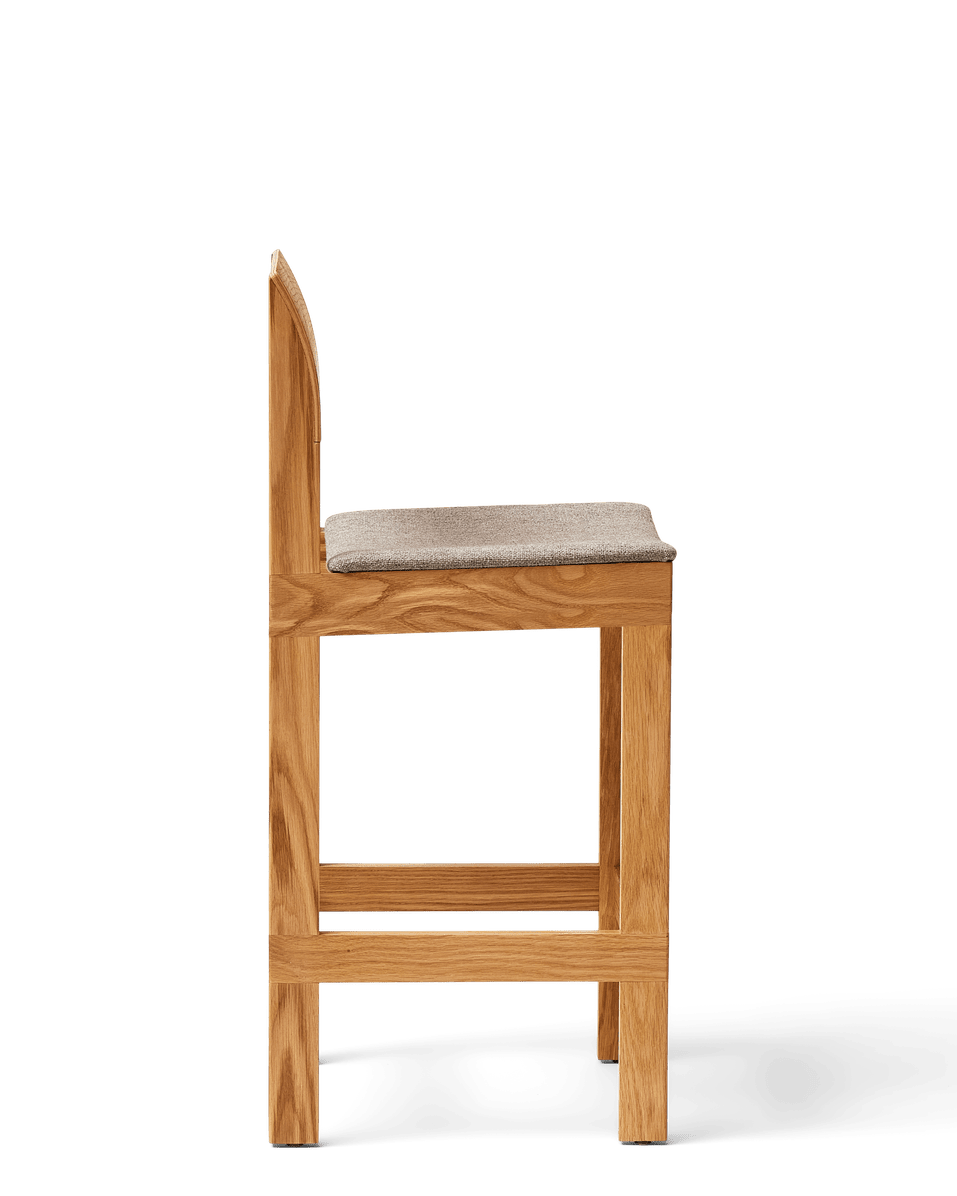 Form & Refine Sonder Bar Chair 65 เก้าอี้บาร์ไม้โอ๊คพนักพิงโค้ง ดีไซน์สแกนดิเนเวียน มีทั้งรุ่นที่นั่งไม้และรุ่นหุ้มผ้า Hallingdal