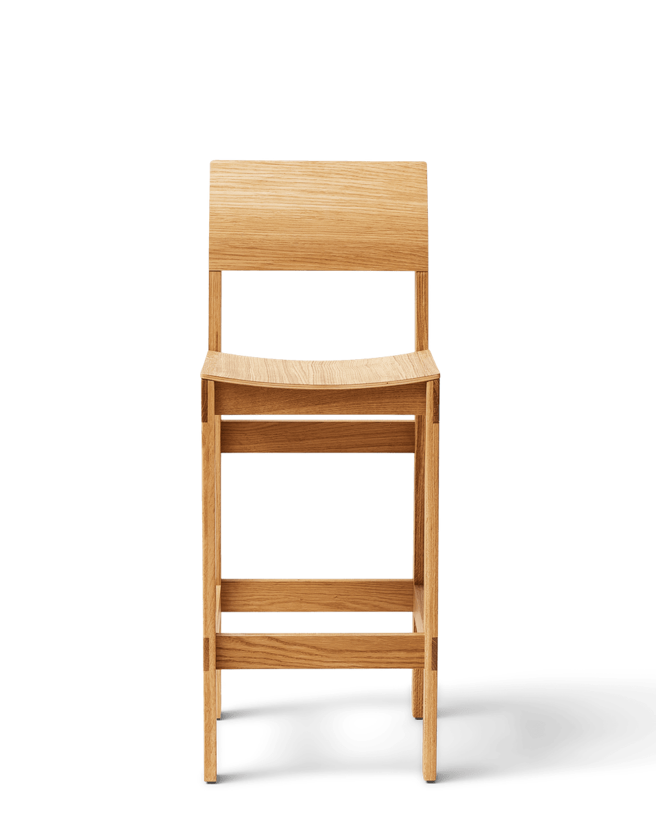 Form & Refine Sonder Bar Chair 65 เก้าอี้บาร์ไม้โอ๊คพนักพิงโค้ง ดีไซน์สแกนดิเนเวียน มีทั้งรุ่นที่นั่งไม้และรุ่นหุ้มผ้า Hallingdal