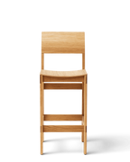 Form & Refine Sonder Bar Chair 65 เก้าอี้บาร์ไม้โอ๊คพนักพิงโค้ง ดีไซน์สแกนดิเนเวียน มีทั้งรุ่นที่นั่งไม้และรุ่นหุ้มผ้า Hallingdal