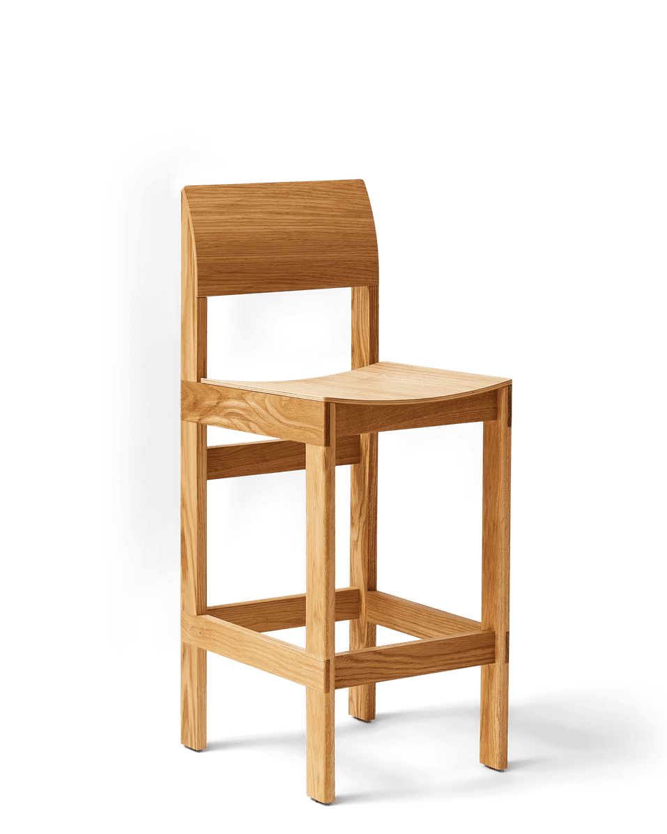 Form & Refine Sonder Bar Chair 65 เก้าอี้บาร์ไม้โอ๊คพนักพิงโค้ง ดีไซน์สแกนดิเนเวียน มีทั้งรุ่นที่นั่งไม้และรุ่นหุ้มผ้า Hallingdal