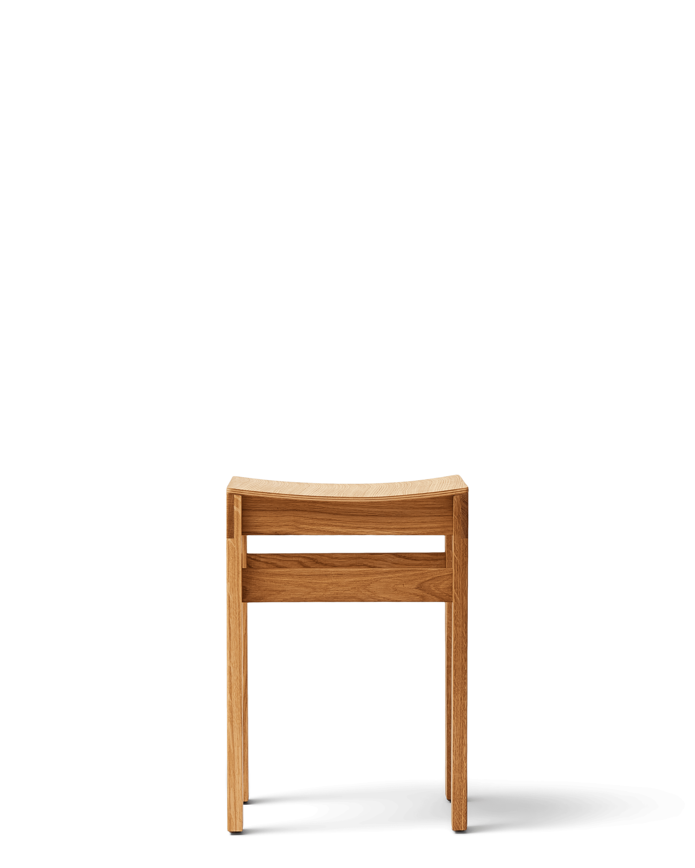 Form & Refine Sonder Stool สตูลไม้โอ๊คเบาะโค้งดีไซน์เรียบโปร่ง สไตล์สแกนดิเนเวียน ใช้เป็นเก้าอี้หรือโต๊ะข้างได้