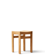 Form & Refine Sonder Stool สตูลไม้โอ๊คเบาะโค้งดีไซน์เรียบโปร่ง สไตล์สแกนดิเนเวียน ใช้เป็นเก้าอี้หรือโต๊ะข้างได้