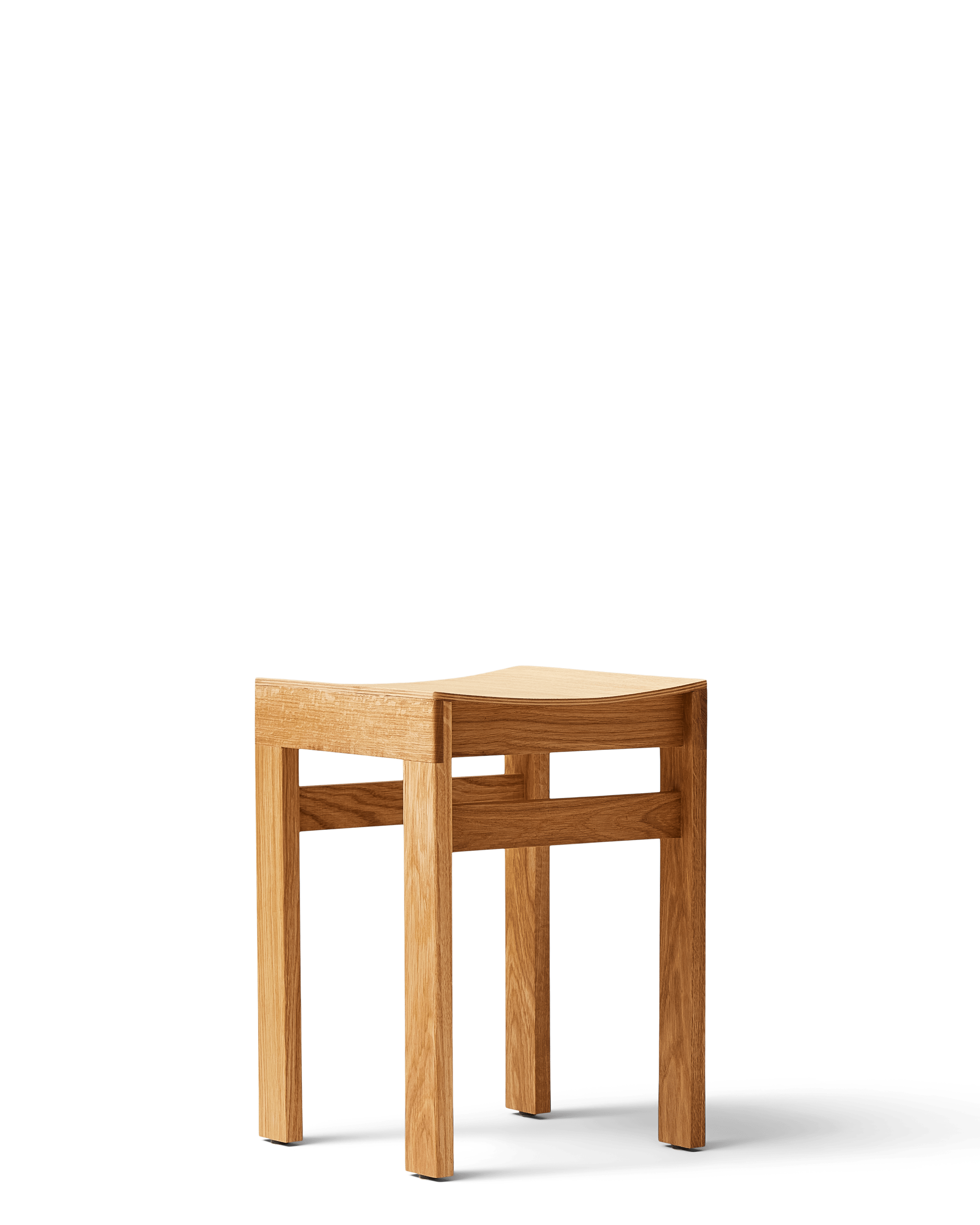 Form & Refine Sonder Stool สตูลไม้โอ๊คเบาะโค้งดีไซน์เรียบโปร่ง สไตล์สแกนดิเนเวียน ใช้เป็นเก้าอี้หรือโต๊ะข้างได้