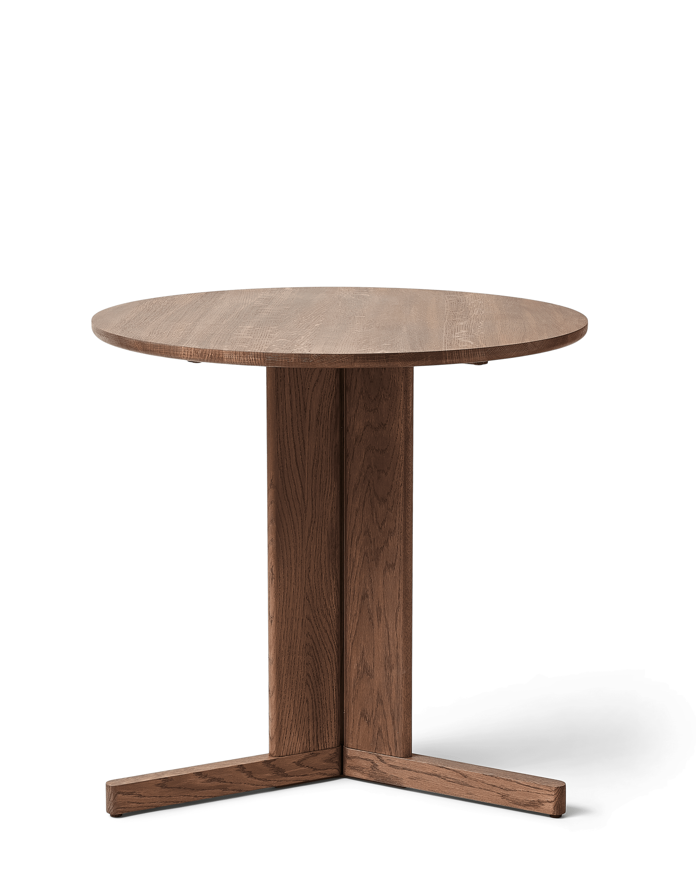 โต๊ะ Trefoil Round Table จาก Form & Refine โต๊ะกลมขาไม้โอ๊คสามขาอยู่ชิดกันตรงกลาง ดีไซน์โปร่ง เบา หนังสือ และมีให้เลือก 3 สี