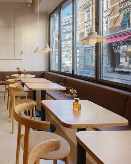 Form & Refine Lunar Chair เก้าอี้ไม้โอ๊คพนักพิงโค้งชิ้นเดียว โครง X-shape เบานั่งสบาย มีทั้งรุ่นไม้และรุ่นหุ้มผ้า Hallingdal ดีไซน์นอร์ดิกร่วมสมัย