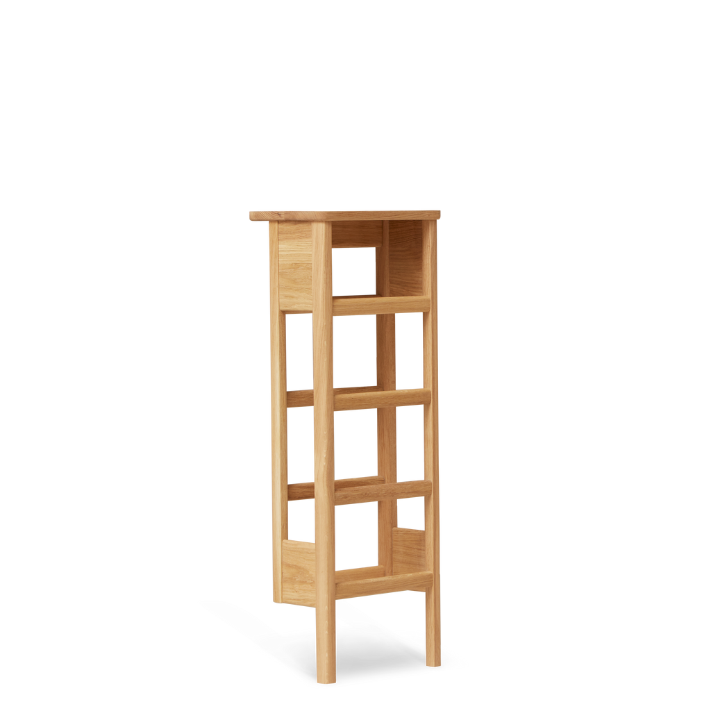 A Line Shoe Rack Small ชั้นวางรองเท้าไม้โอ๊คพร้อมโต๊ะคอนโซลขนาดกะทัดรัด ดีไซน์สแกนดิเนเวียน ออกแบบโดย Jonas Herman