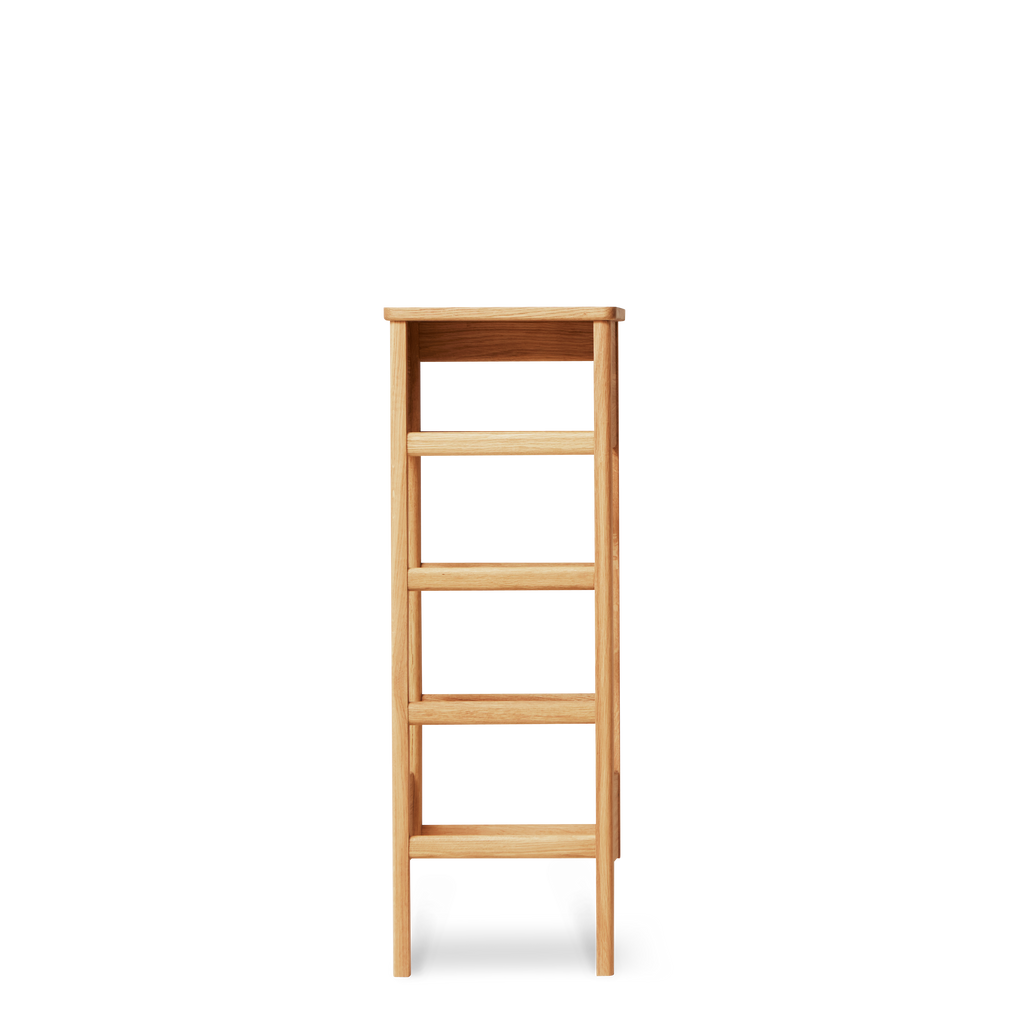 A Line Shoe Rack Small ชั้นวางรองเท้าไม้โอ๊คพร้อมโต๊ะคอนโซลขนาดกะทัดรัด ดีไซน์สแกนดิเนเวียน ออกแบบโดย Jonas Herman