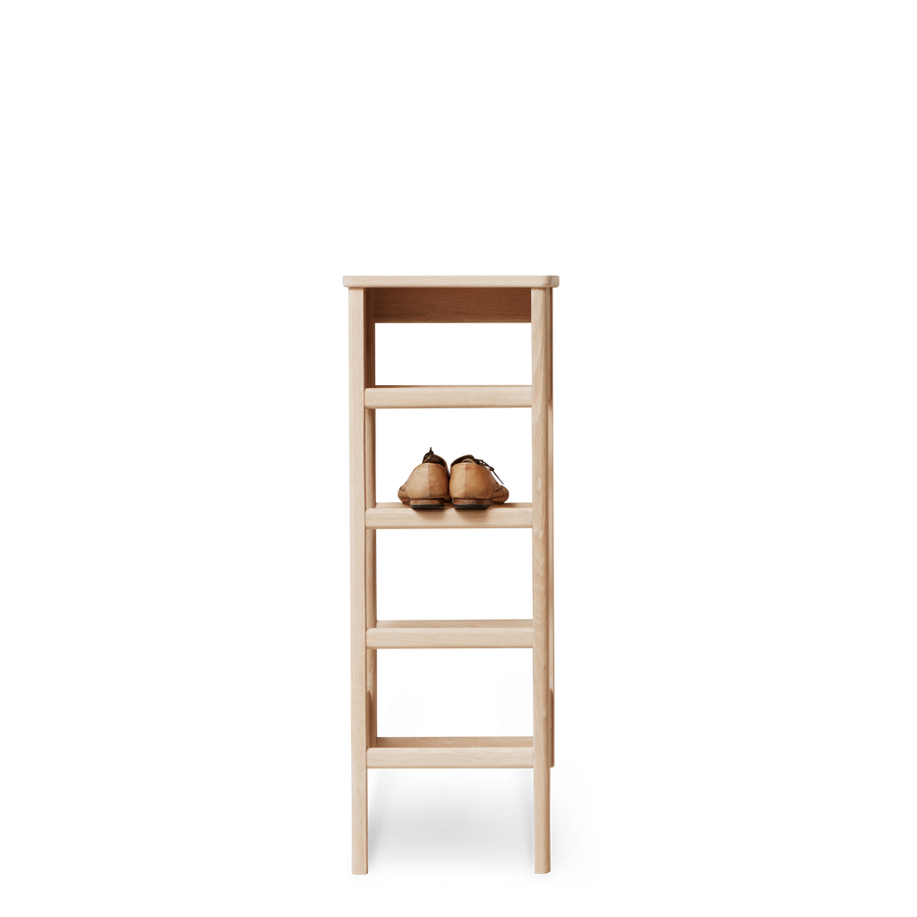 A Line Shoe Rack Small ชั้นวางรองเท้าไม้โอ๊คพร้อมโต๊ะคอนโซลขนาดกะทัดรัด ดีไซน์สแกนดิเนเวียน ออกแบบโดย Jonas Herman