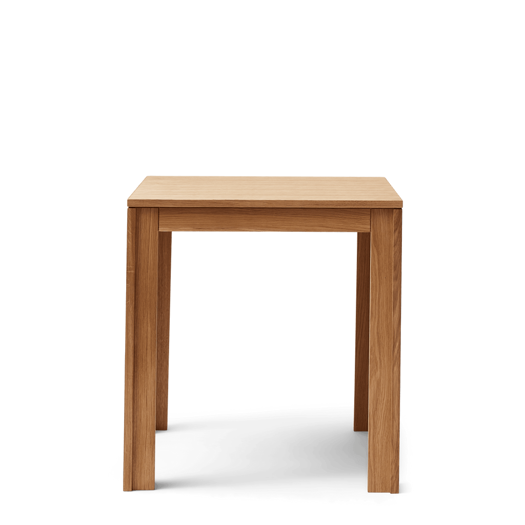 Element Table โต๊ะไม้โอ๊คสี่เหลี่ยมดีไซน์มินิมอลเส้นสายกราฟิก ออกแบบโดย Jonas Herman